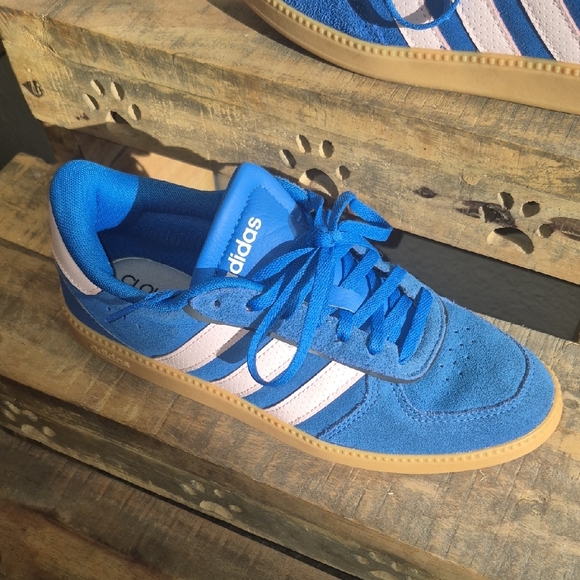 Adidas Blue and White Womans Sneakers with Tan Sole - Picture 11 of 13